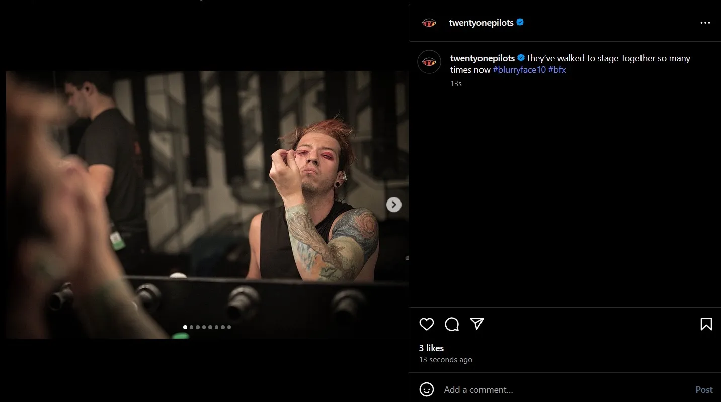 they've walked to stage !![%T%]!!ogether so many times now #blurryface10 #bfx